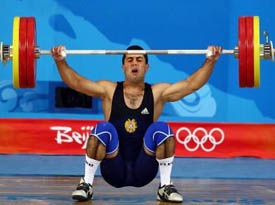 halterofiliaarmenioenbeijing-copy Dikrán Mardirossian, medalla de bronce en los Juegos Olímpicos de Beijing, China.