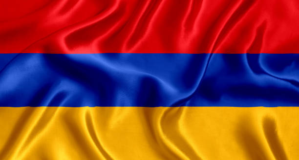 bandera armenia flameando