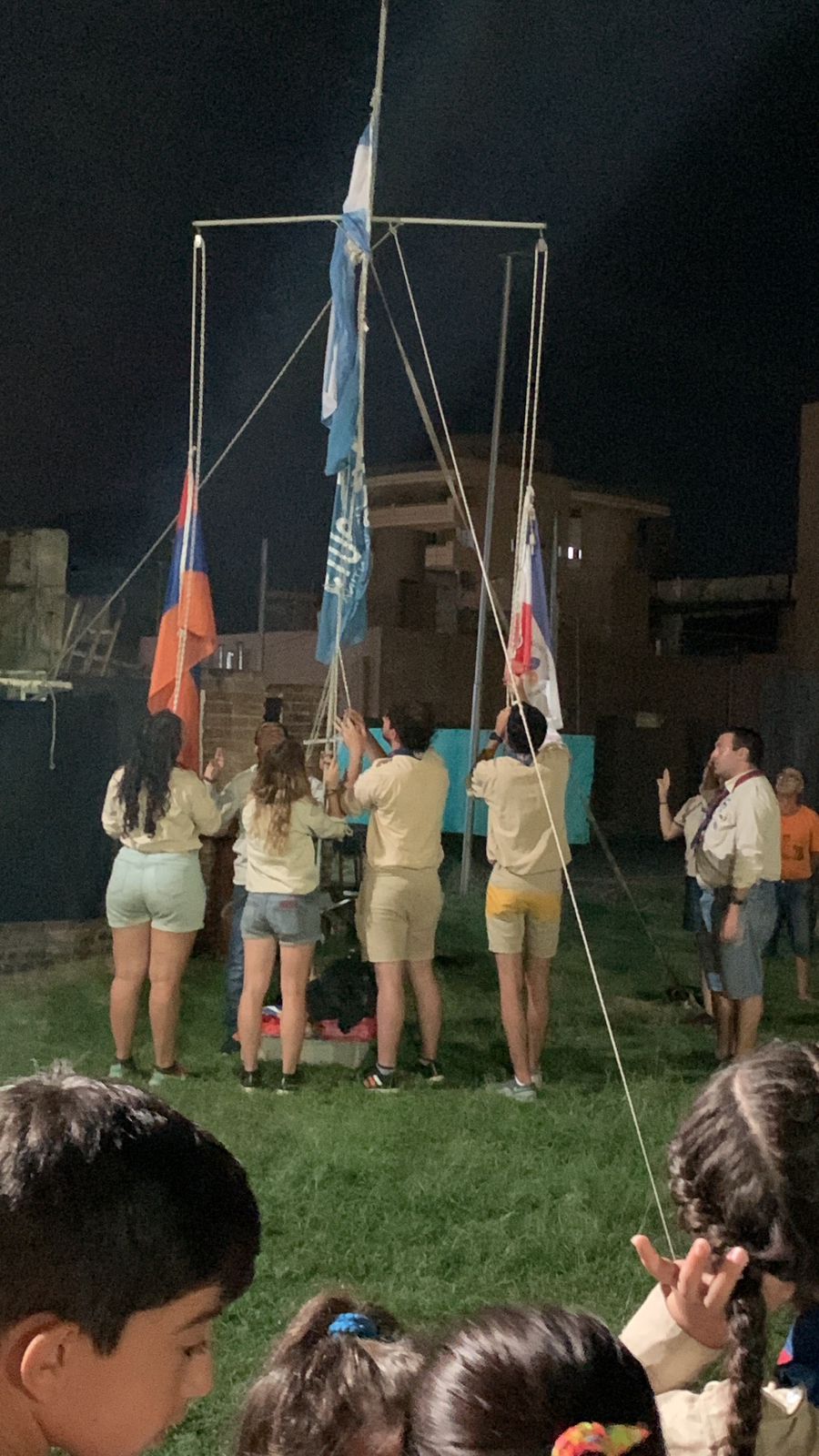 izamiento bandera scout