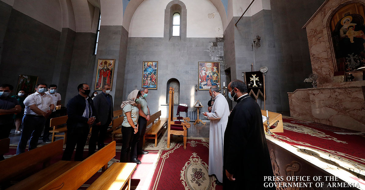 En el interior de la iglesia
