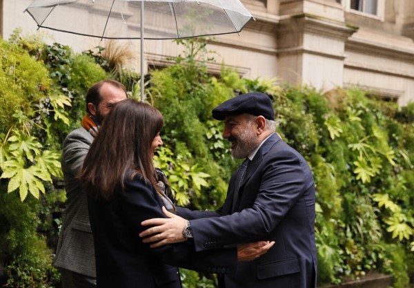 Nikol-Pashinyan-Anne-Hidalgo-scaled