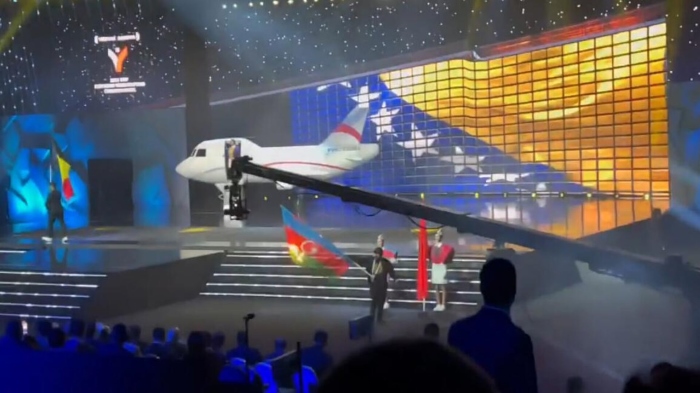 nikolyan quemando la bandera