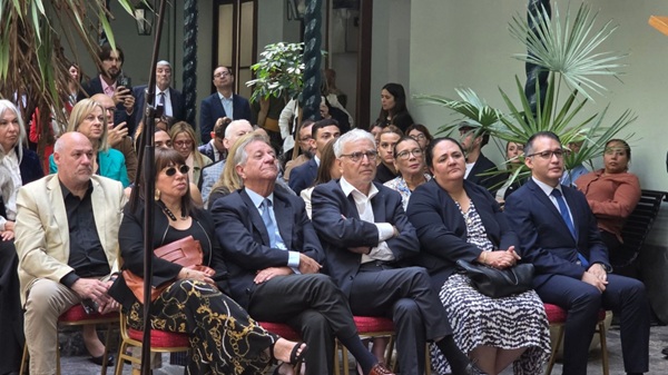 uruguay embajada unesco primer plano visitas