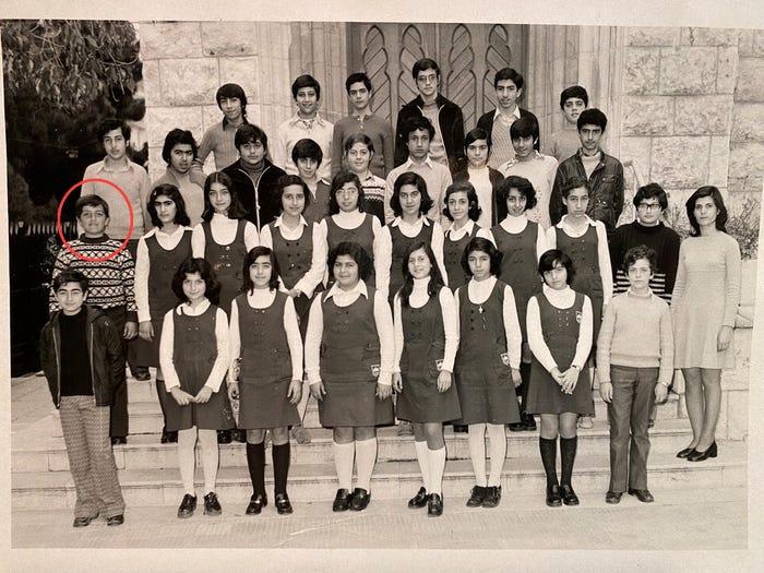 Afeyan en su infancia en El Libano grupal