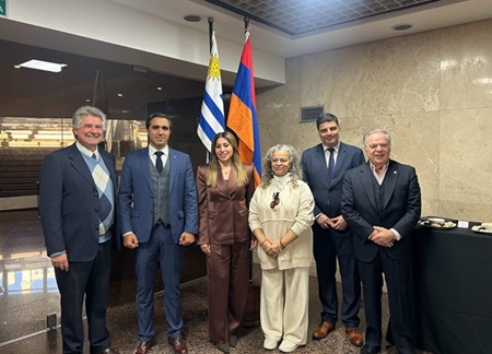 embajadora con senadores