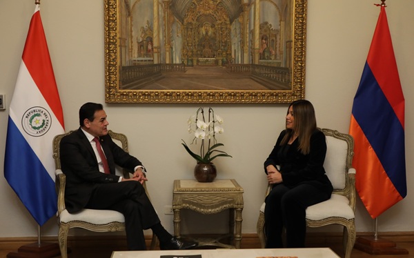 miriam con ministro paraguayo