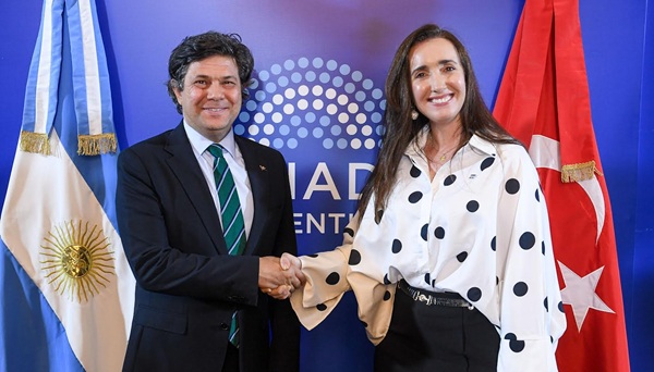 villarruel con el embajador turco