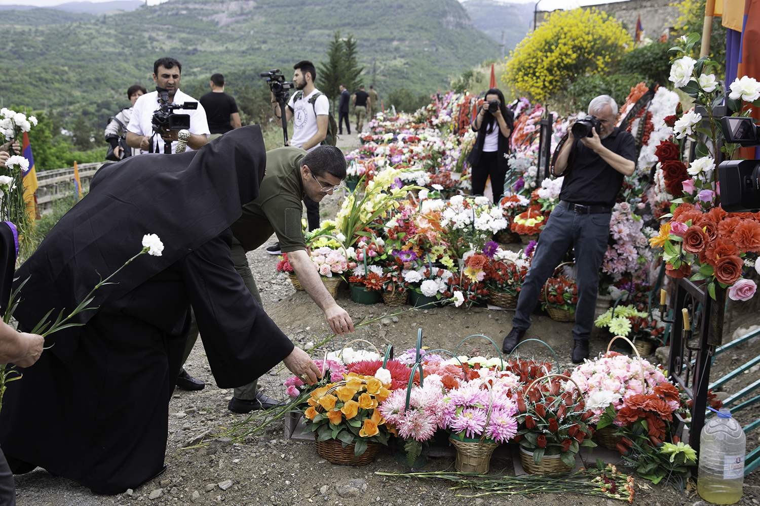 Artsaj vehapar y araig en cementerio