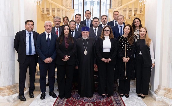 delegación en etchmiadjin