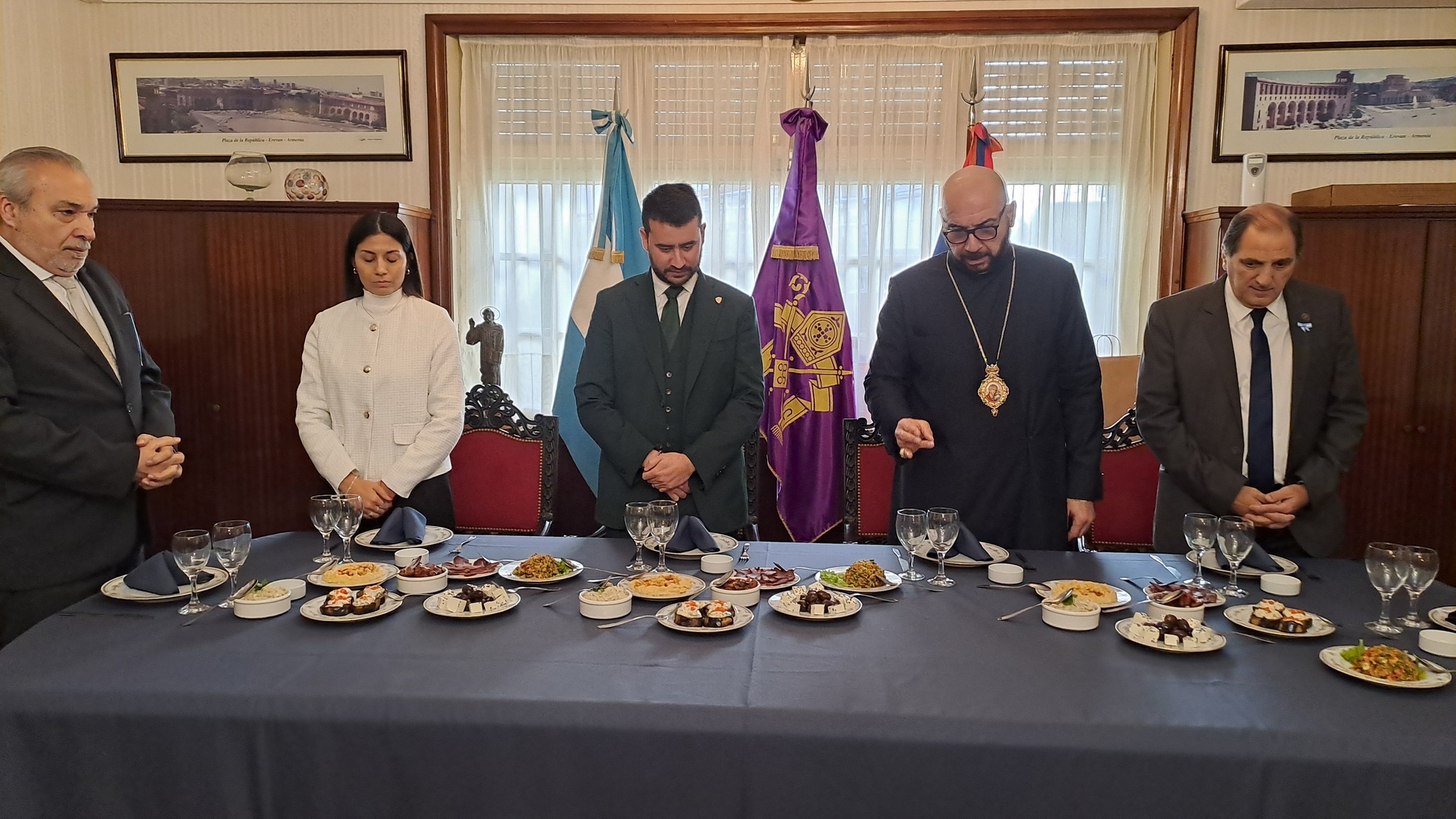 culto bendicion mesa
