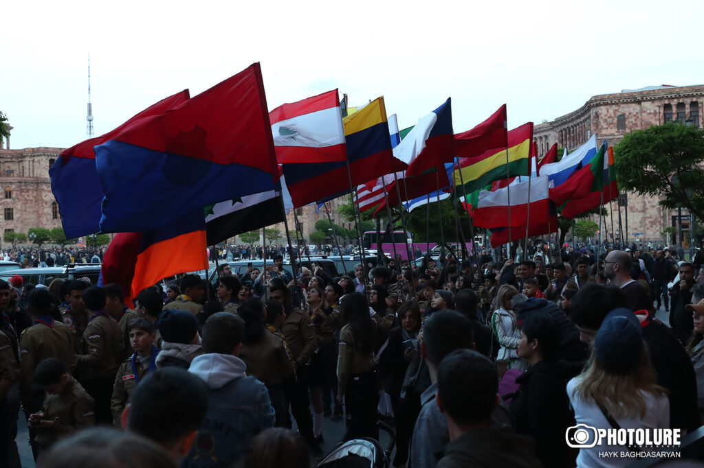 banderas en la plaza de la rep