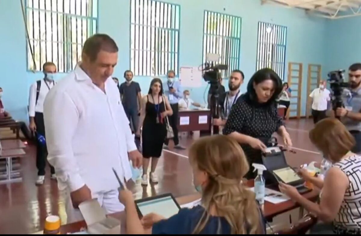 Gagik-Tsarukyan-voting-scaled
