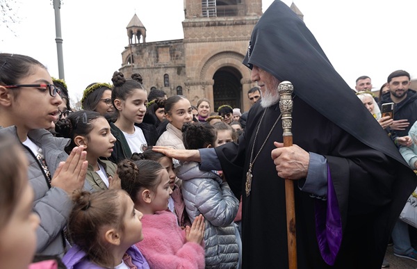 dzaghkazart bendicion de las ni&ntilde;os 2