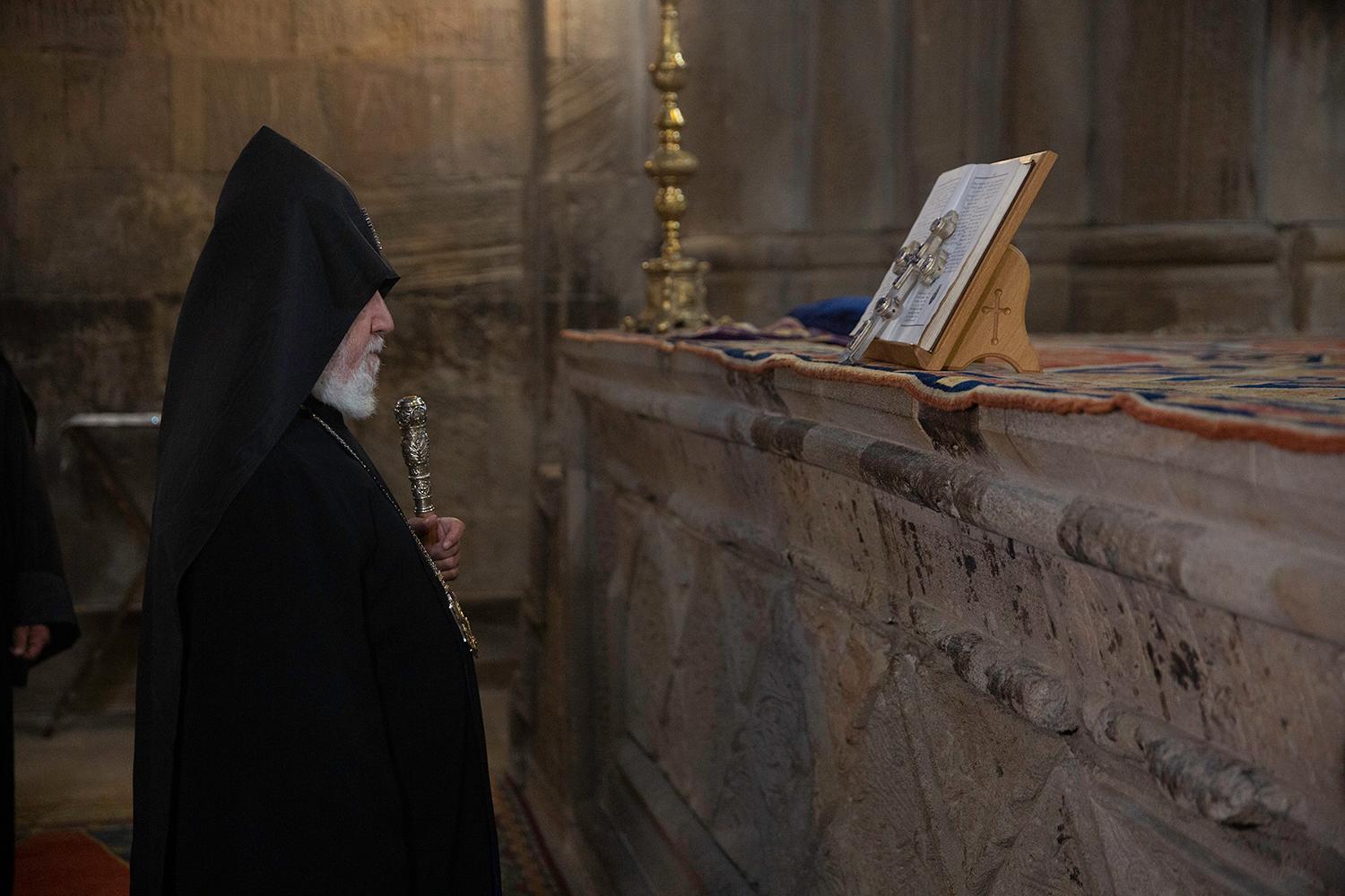 vehapar khandzasar delante del altar