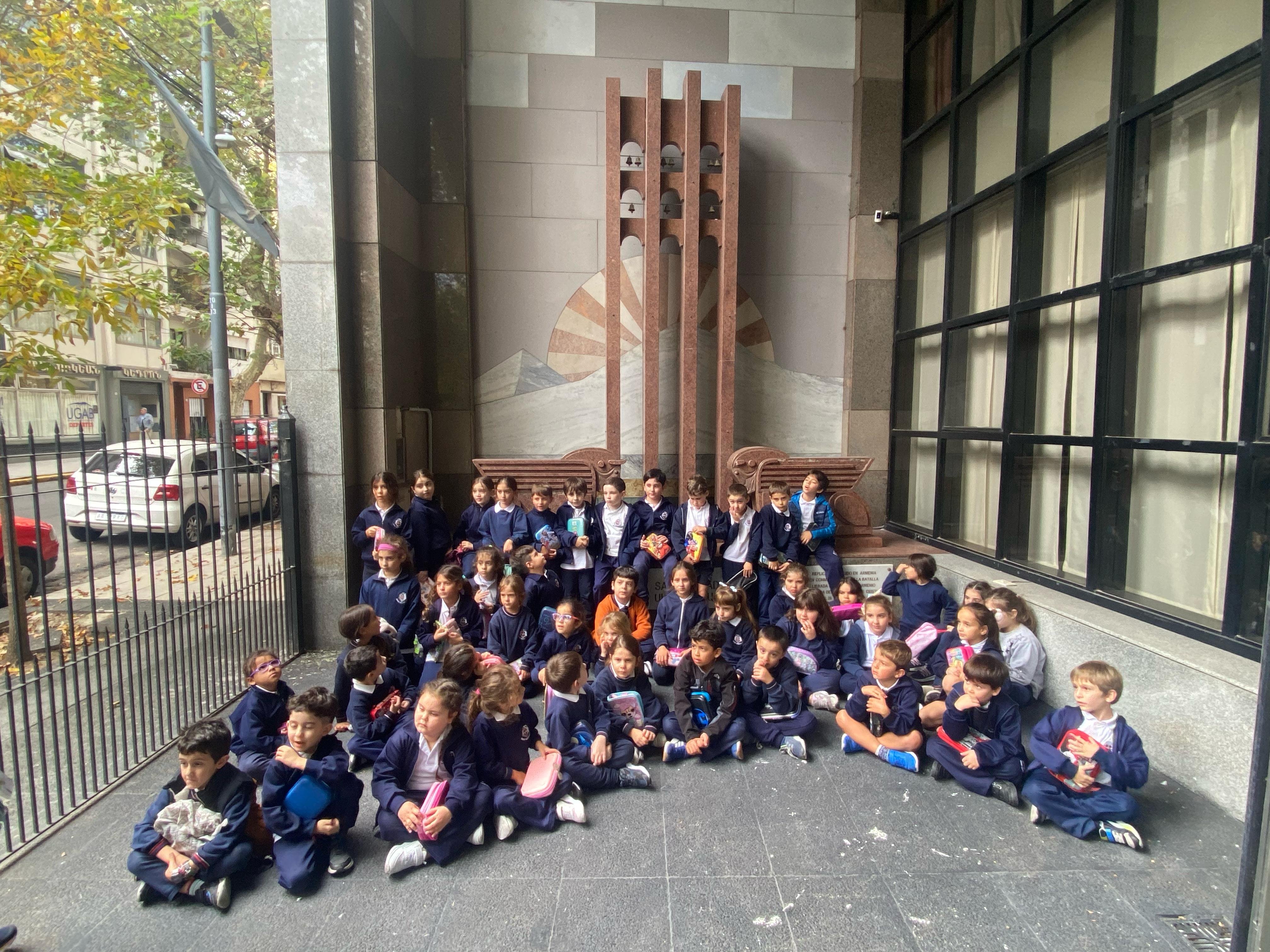 Sardarabad,  chicos 1° y 2° grado
