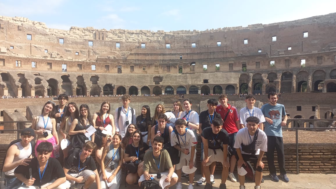 alumnos isgei en coliseo