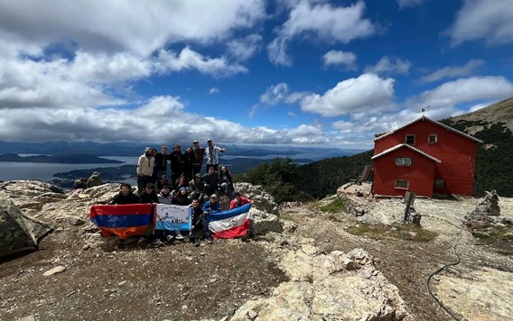 antranik 1 bariloche en la cima grupal